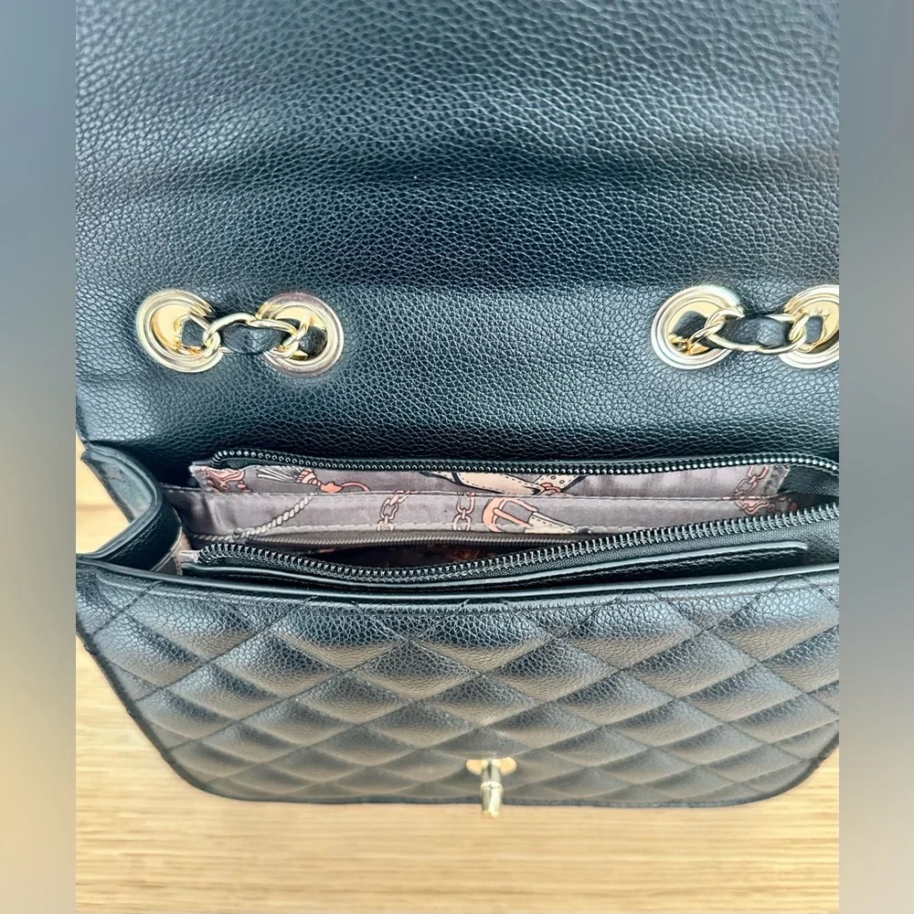 Black quilted purse with chain strap - Picture 9 of 11